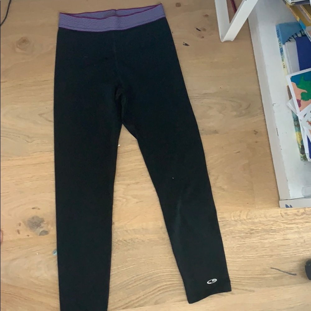 black athletic leggings